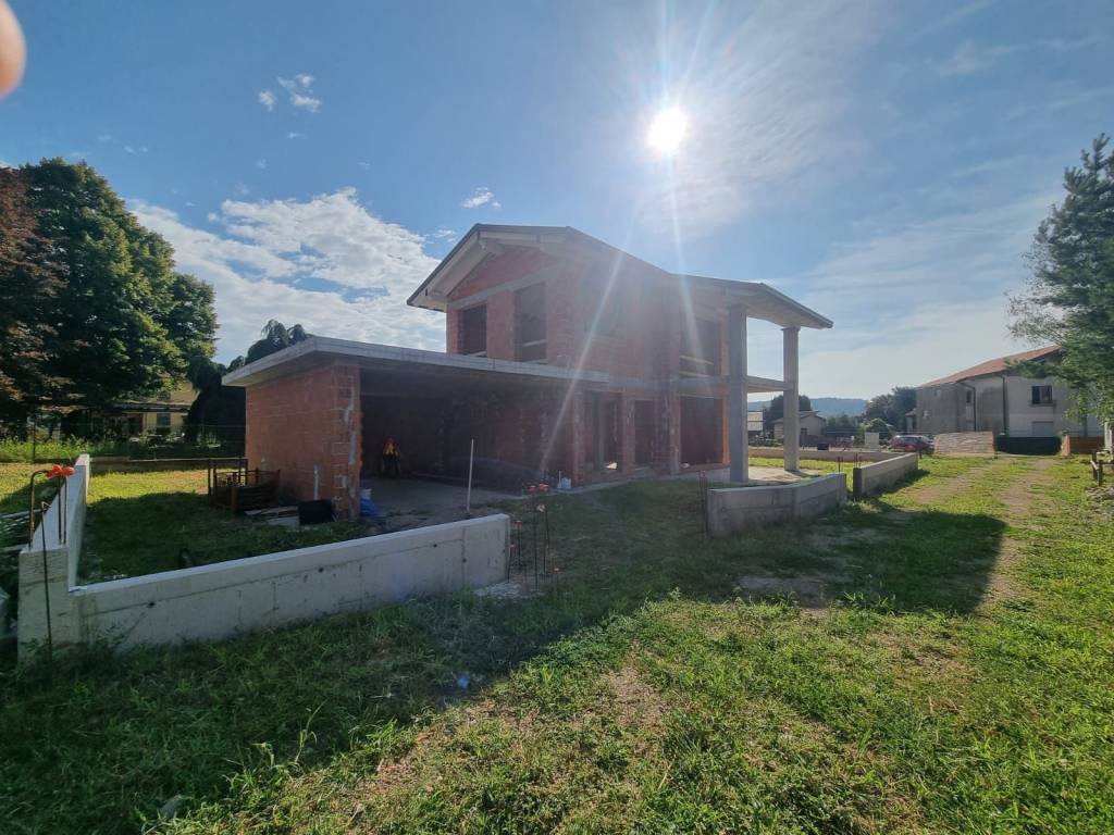 Villa a Angera in Via Cavalieri di Vittorio Veneto - Foto 4
