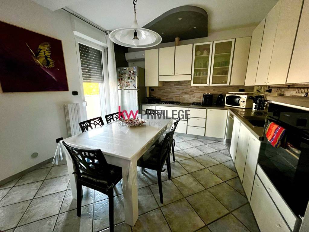 Appartamento a Brindisi in Piazza delle Primule - Foto 4