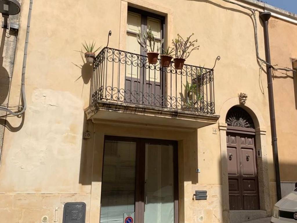 Appartamento a Noto in Via Pier Capponi - Foto 4