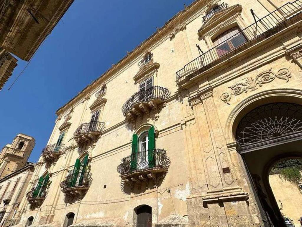 Appartamento a Noto in Via Camillo Benso Conte Di Cavour, 48 - Foto 2