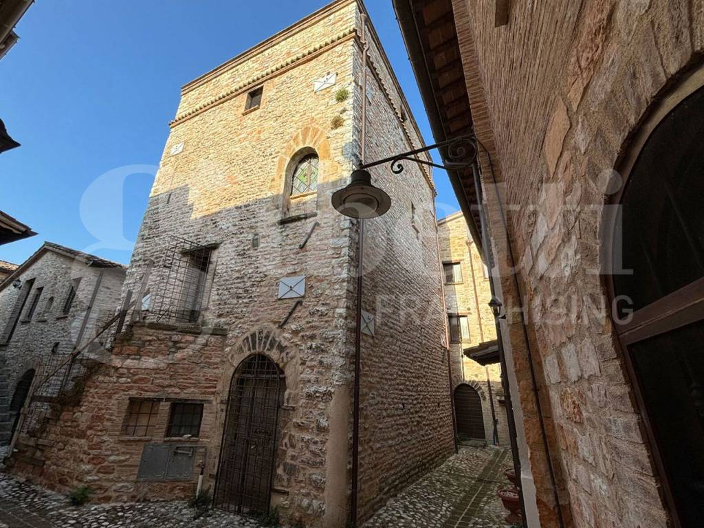 Palazzo / stabile a Nocera umbra in Località Colle di Nocera, 97 - Foto 2