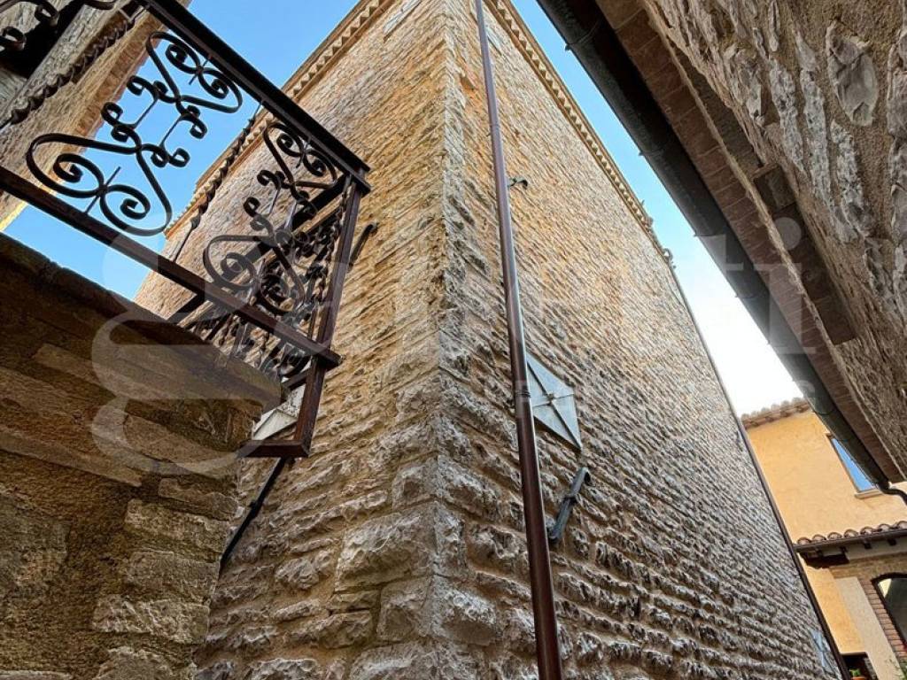 Palazzo / stabile a Nocera umbra in Località Colle di Nocera, 97 - Foto 4
