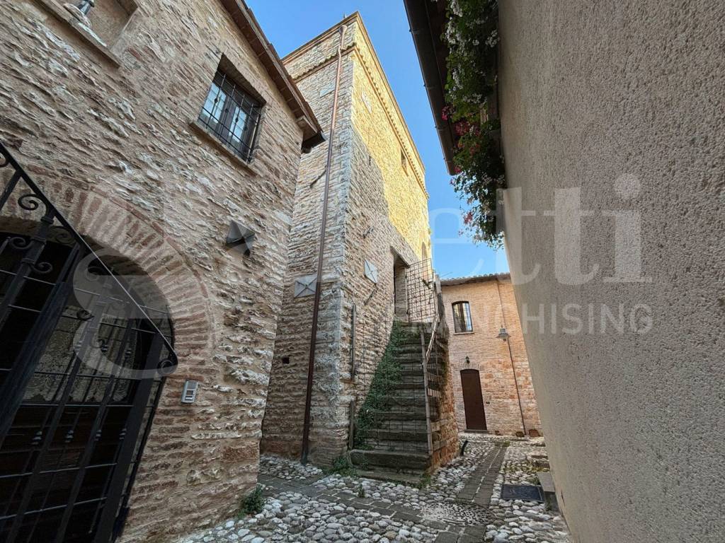 Palazzo / stabile a Nocera umbra in Località Colle di Nocera, 97 - Foto 5