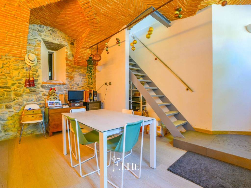 Appartamento a Gavirate in Piazza Chiostro, 14 - Foto 5