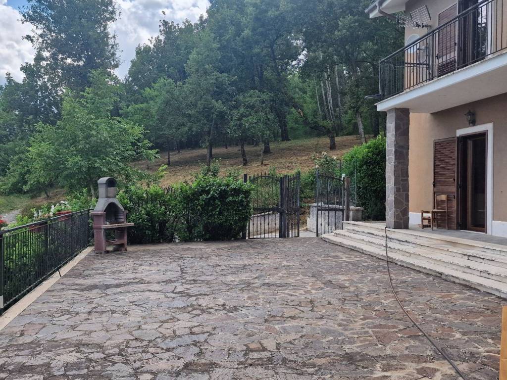Villa a Tagliacozzo in Via Variante Tiburtina Valeria - Foto 3