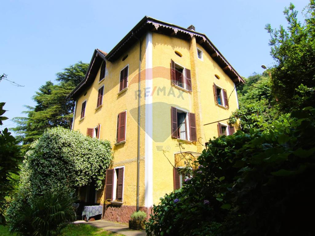 Villa a Porto ceresio in Via Farioli, 24 - Foto 2