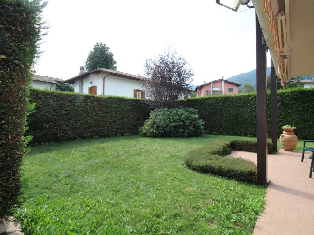 Appartamento a Alta valle intelvi in via boffalora, 19 - Foto 3