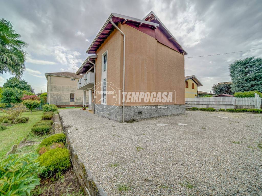 Casa indipendente a Fagnano olona in Via Trento 39 - Foto 2