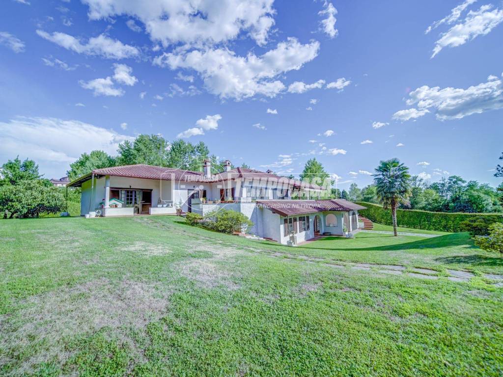 Villa a Sumirago in Via Alessandro Volta - Foto 2