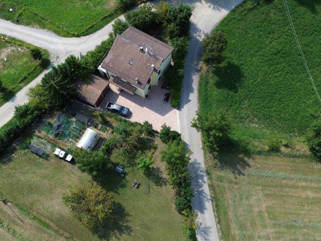Villa a Castelnovo ne' monti in Via Ugo La Malfa, 2 - Foto 2