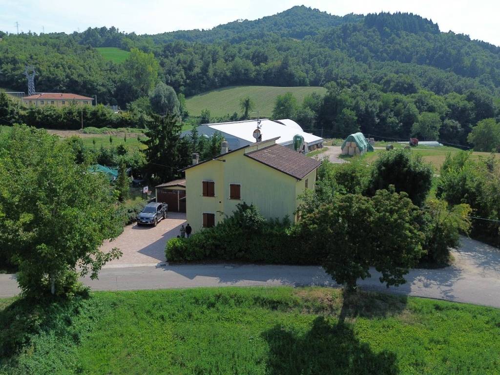 Villa a Castelnovo ne' monti in Via Ugo La Malfa, 2 - Foto 3