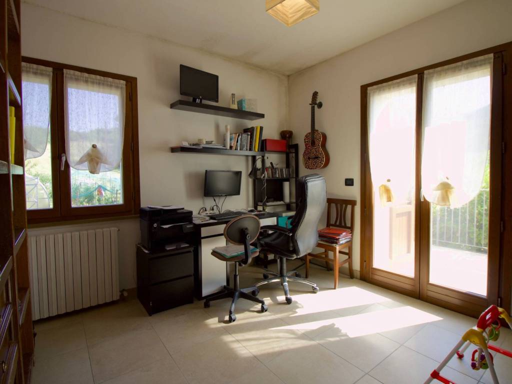 Villa a Castelnovo ne' monti in Via Ugo La Malfa, 2 - Foto 5