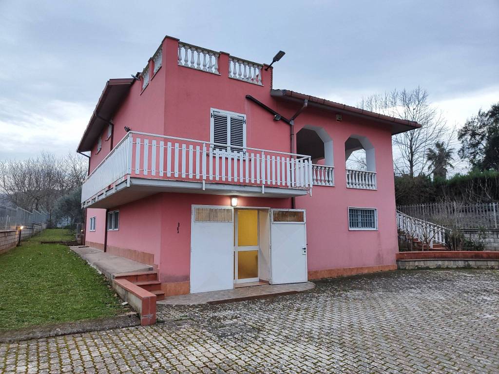 Villa a Benevento in Strada Provinciale Giro dei Santi - Foto 4