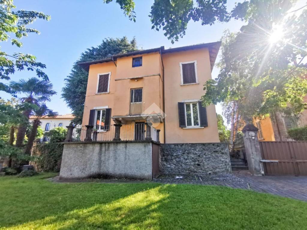 Villa a Arcisate in Via roma, 17 - Foto 2