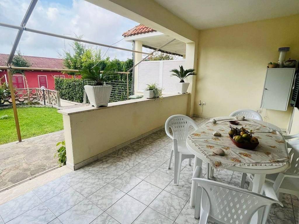 Villa a Aprilia in Via delle Begonie, 3 - Foto 2