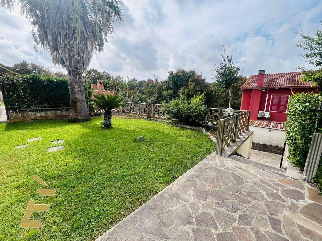 Villa a Aprilia in Via delle Begonie, 3 - Foto 4
