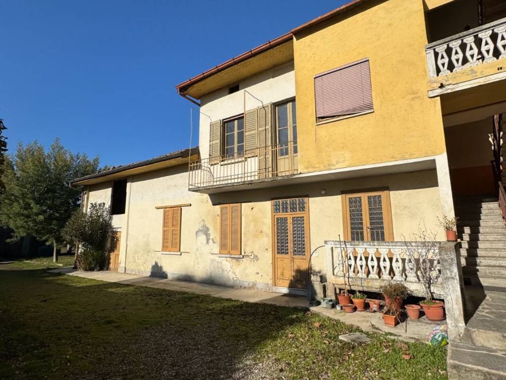 Rustico / casale a Tradate in Viale Guglielmo Marconi, 92 - Foto 2