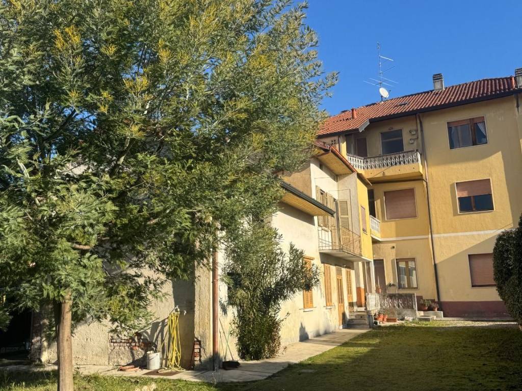 Rustico / casale a Tradate in Viale Guglielmo Marconi, 92 - Foto 3