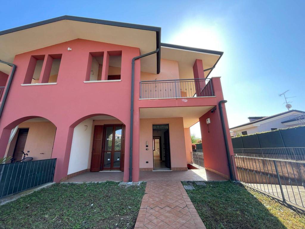 Villa a Castiglione delle stiviere in Via Giovanni Chiassi, 8 - Foto 1