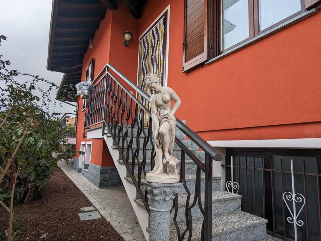 Villa a Borgo ticino in Via Privata Tiziano, 9 - Foto 2
