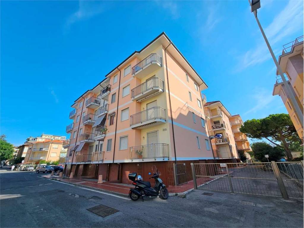 Appartamento a San bartolomeo al mare in Via degli Aranci - Foto 2