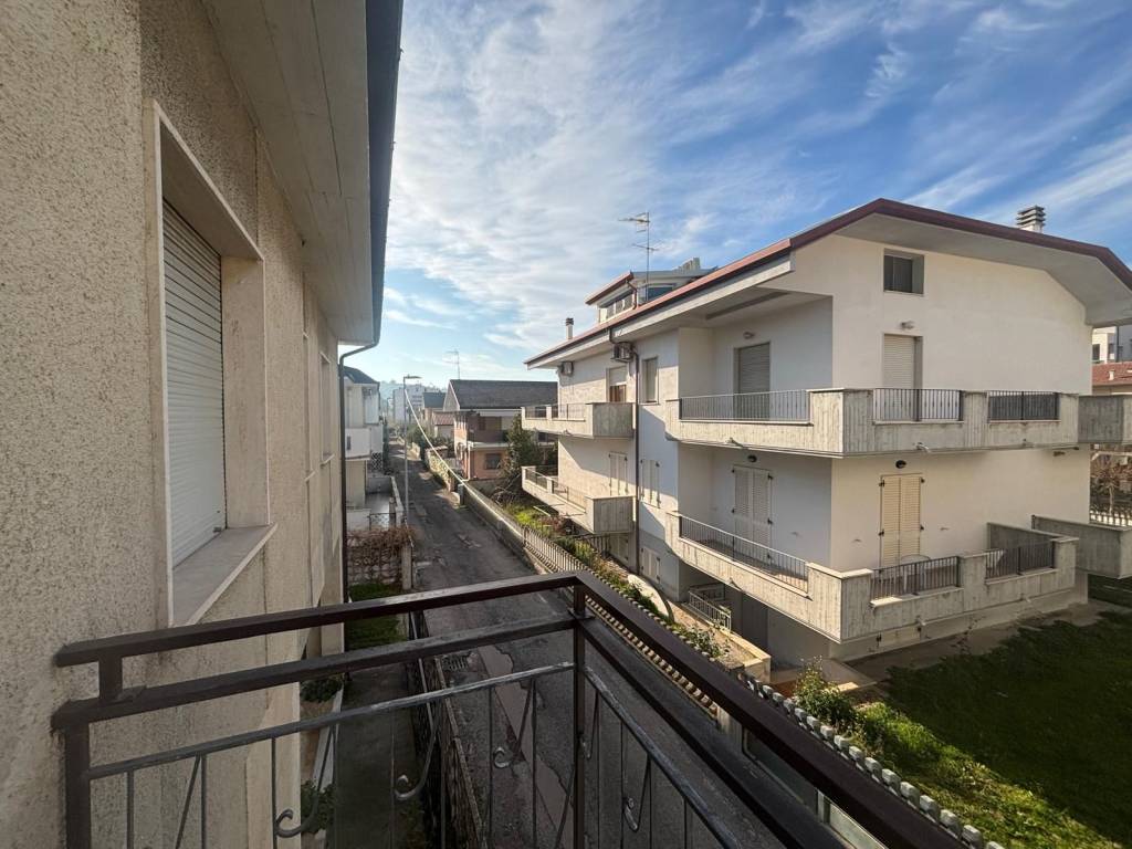 Appartamento a Tortoreto in Via Messina - Foto 4