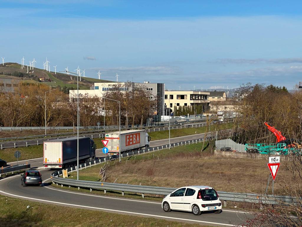 Immobile a Tito in Raccordo Autostradale Scalo Sicignano-Potenza - Foto 2