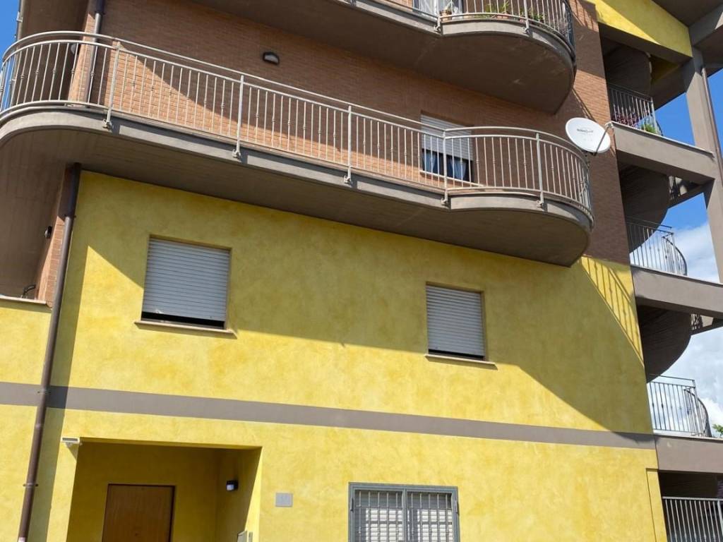 Appartamento a Aprilia in Via dei Larici, 45 - Foto 2