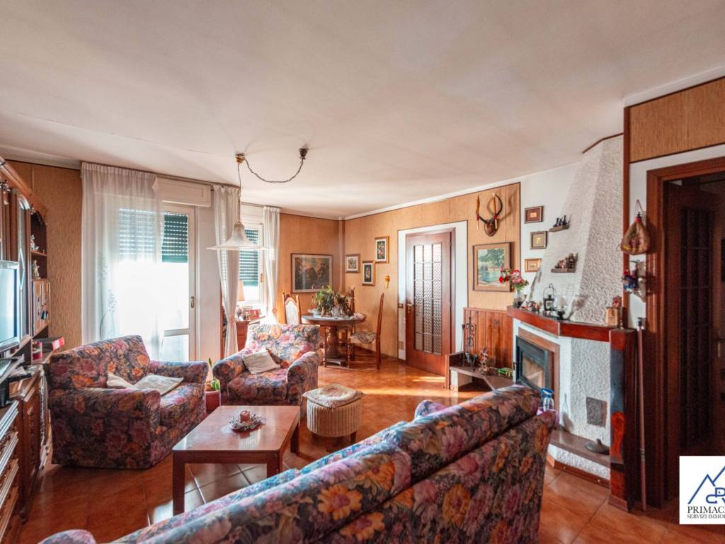 Appartamento a Cocquio-trevisago in Contrada Vigana - Foto 4