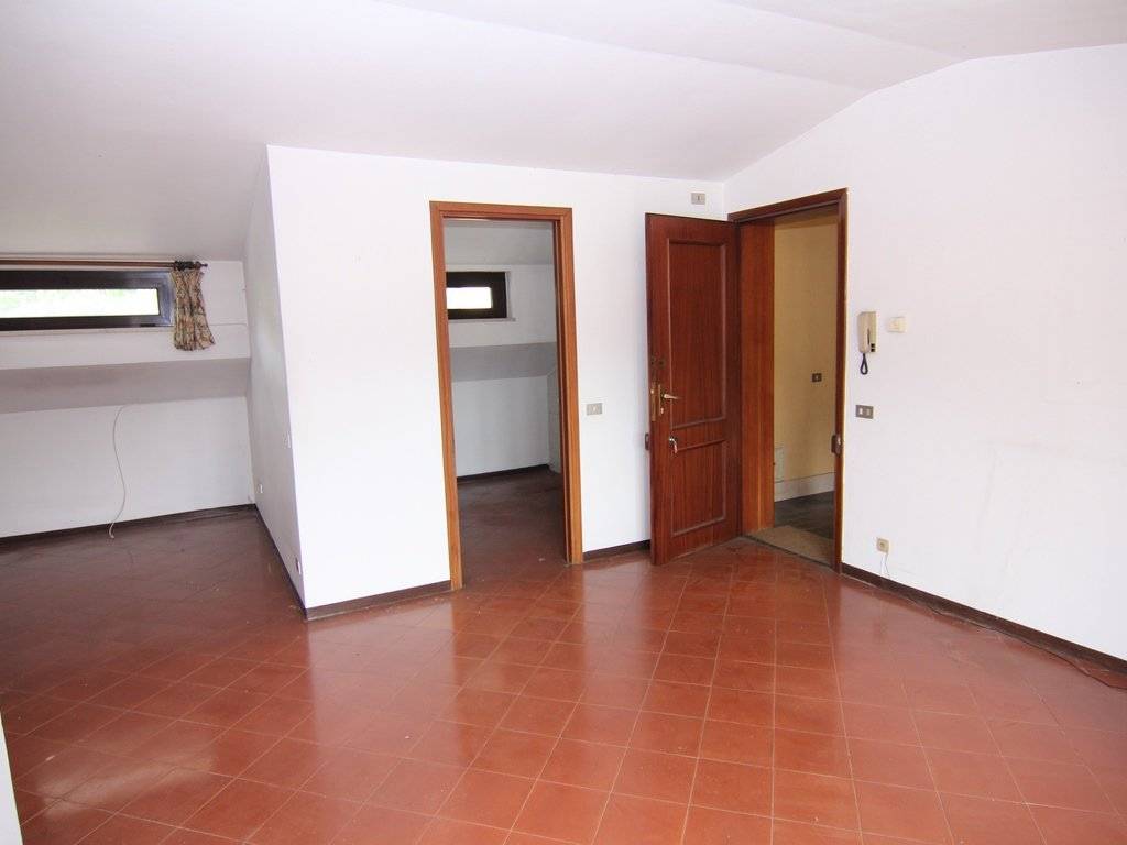 Appartamento a Marchirolo in Via Fratelli Pella - Foto 2