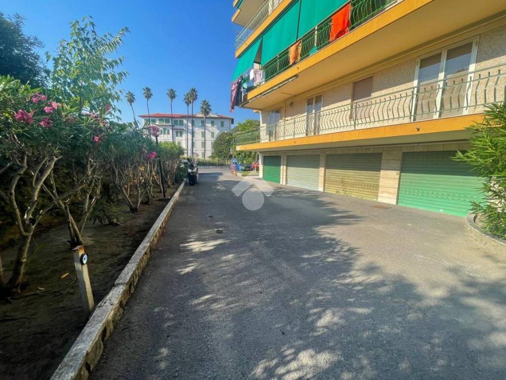 Box / garage a Bordighera in Via Giulio Cesare, 34 - Foto 2