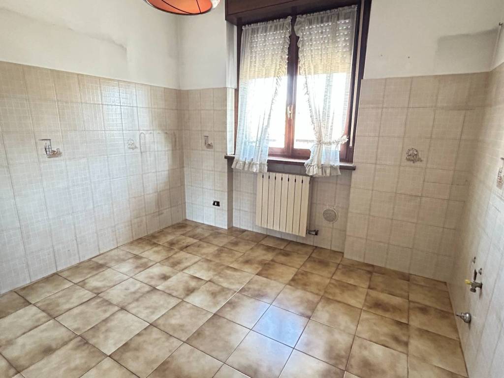Appartamento a Tradate in Via Monte San Michele - Foto 3