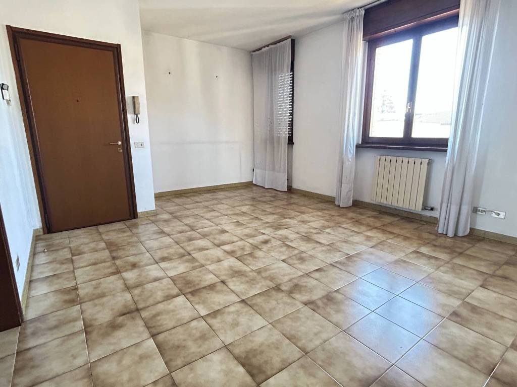 Appartamento a Tradate in Via Monte San Michele - Foto 4