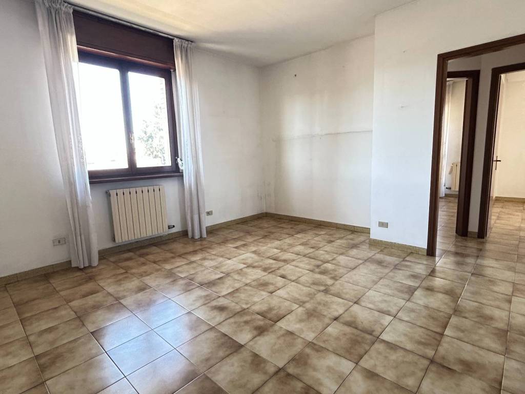 Appartamento a Tradate in Via Monte San Michele - Foto 5