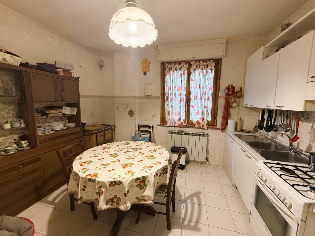 Appartamento a Castiglione del lago in Via Giosuè Carducci - Foto 4