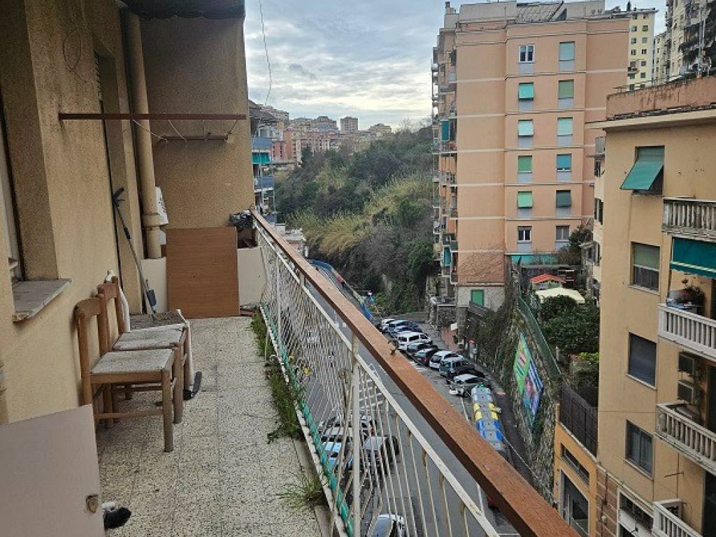 Appartamento a Genova in Via Fereggiano - Foto 3
