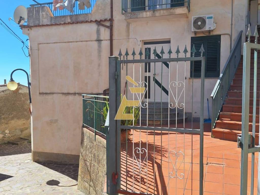 Casa indipendente a Joppolo in Via Baccelli Frazione Caroniti, 19 - Foto 2
