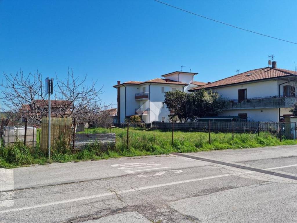 Terreno a Notaresco in Via Marzabotto, 8 - Foto 2