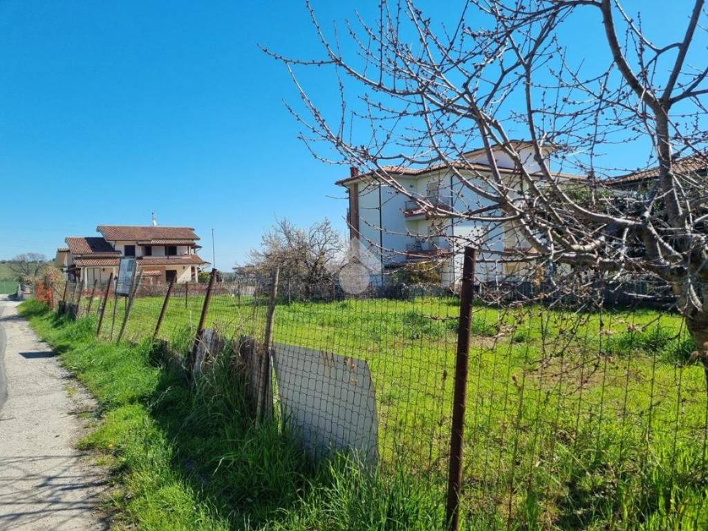 Terreno a Notaresco in Via Marzabotto, 8 - Foto 4