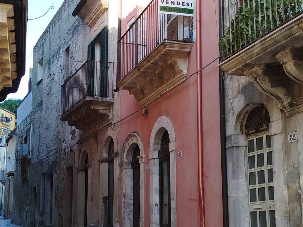 Casa indipendente a Ragusa in VIA GIUSTI, 78 - Foto 2