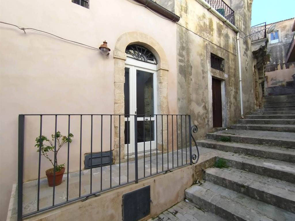 Casa indipendente a Ragusa in VIA SANTA NICOLA, 13 - Foto 2