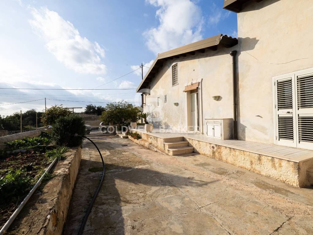 Casa indipendente a Pozzallo in Via T. Viva - Foto 2