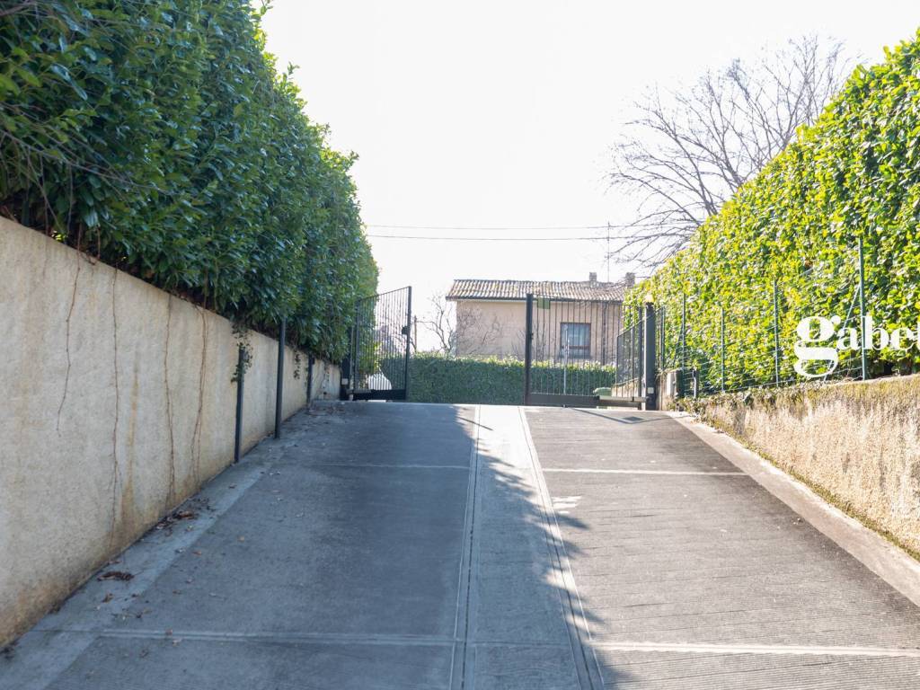 Box / garage a Robbiate in Ugo Foscolo, 7 - Foto 2