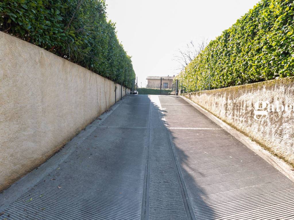 Box / garage a Robbiate in Ugo Foscolo, 7 - Foto 3