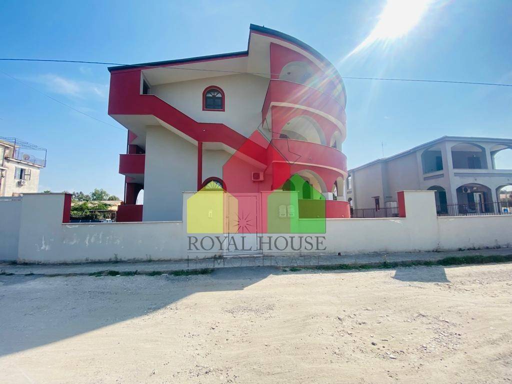 Palazzo / stabile a Castel volturno in Via Alghero - Foto 2