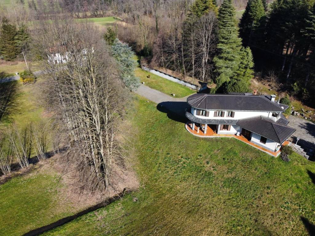 Villa a Besozzo in Via Trieste, 38 - Foto 3