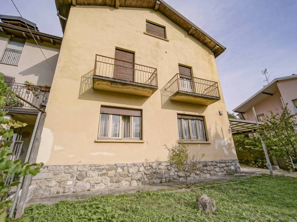 Casa indipendente a Mandello del lario in Via dei Monti 2 - Foto 2