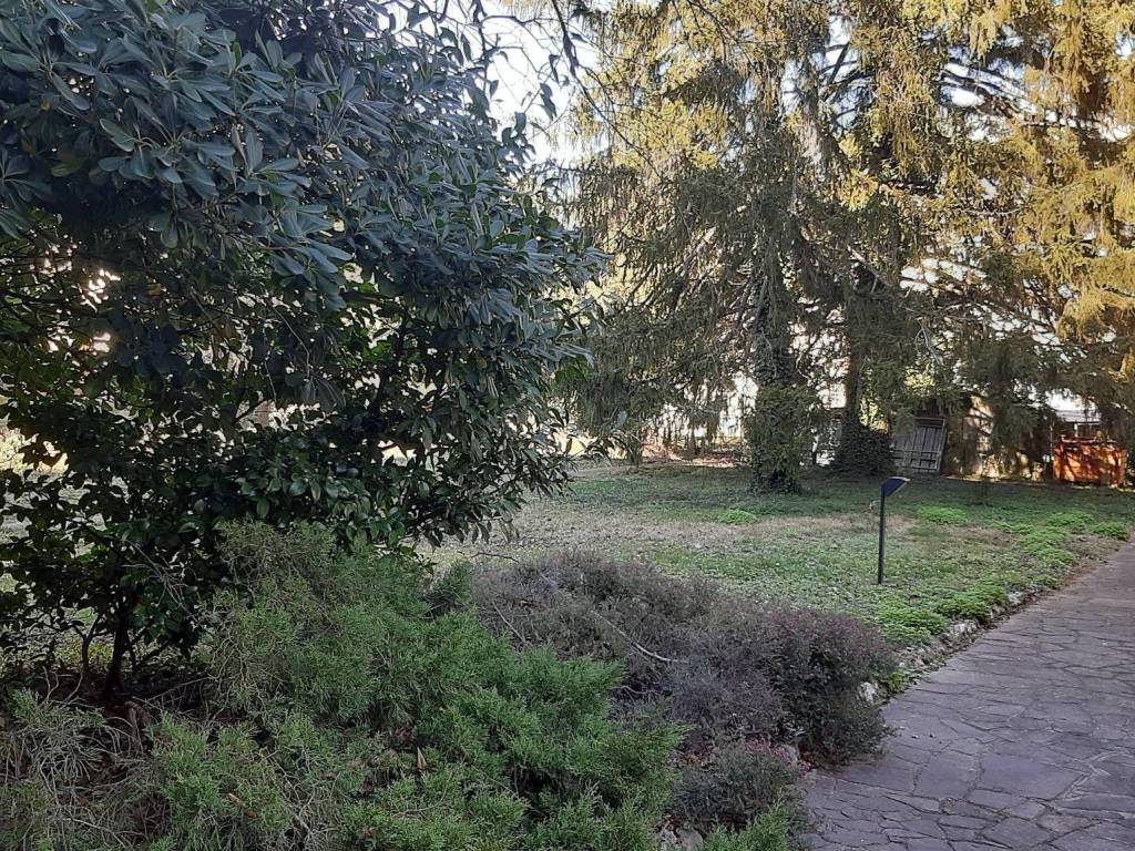 Terreno a Valmadrera in Viale Promessi Sposi - Foto 2