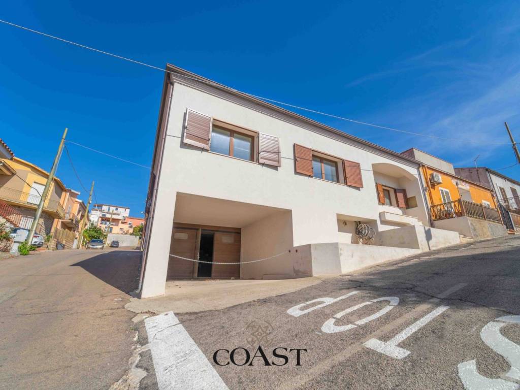 Casa indipendente a Arzachena in Via Sebastiano Satta - Foto 2