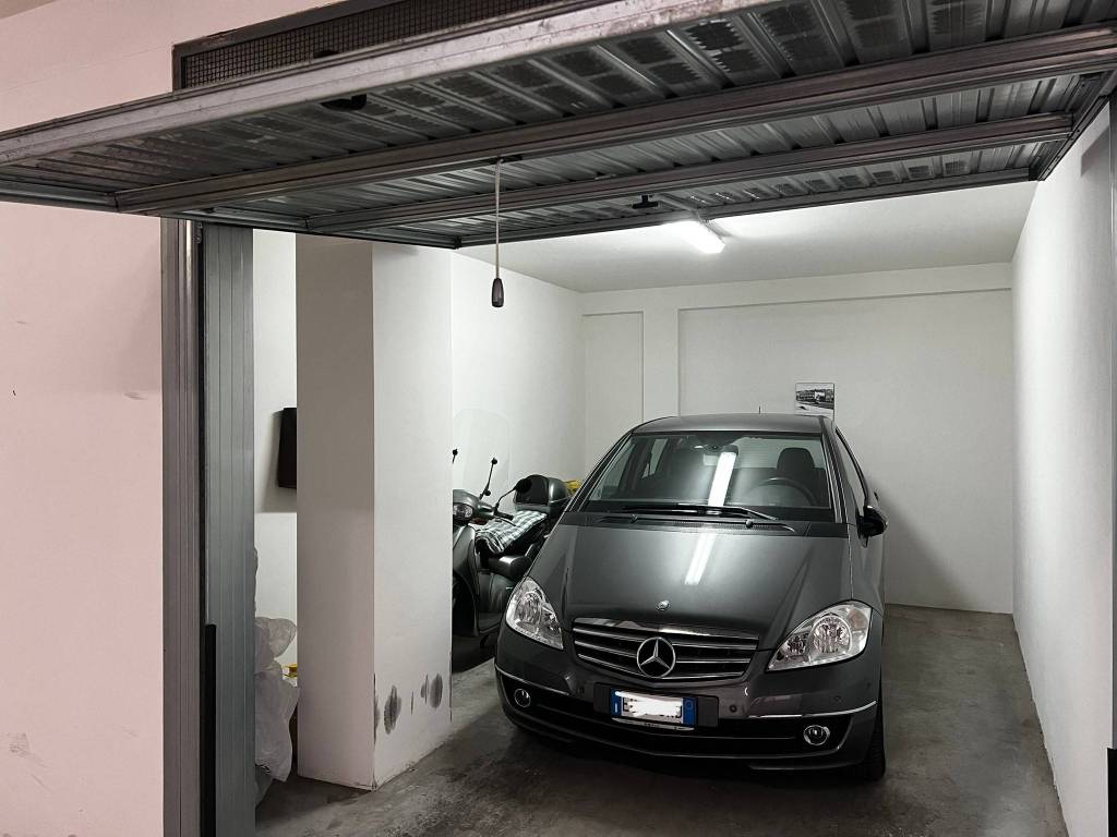 Box / garage a Lecce in Via Antonio Filippi - Foto 4